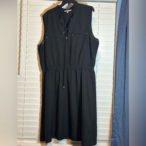 Woman’s plus size black sleeveless dress